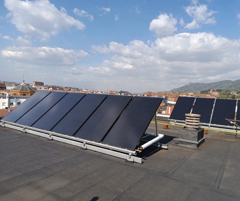 Instalación solar térmica y fotovoltaica