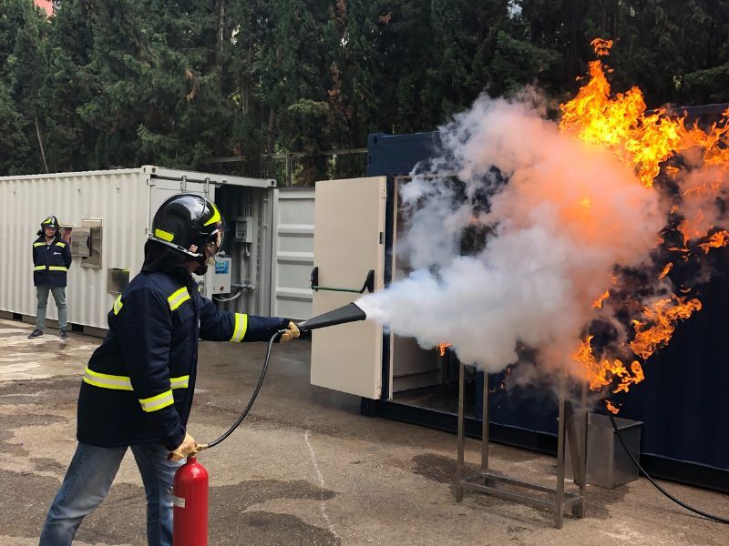 Centro de formación de Previnsa-Ademi en Barcelona 2 Centro de formación de Previnsa-Ademi en Barcelona. Prácticas de extinción de fuego