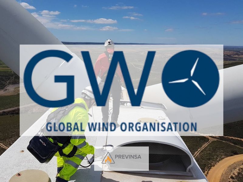 Previnsa Acreditación GWO, vista trabajadores sobre un aerogenerador.
