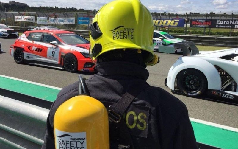 Previnsa - Retenes de seguridad y rescate. Bombero en el Paddock.