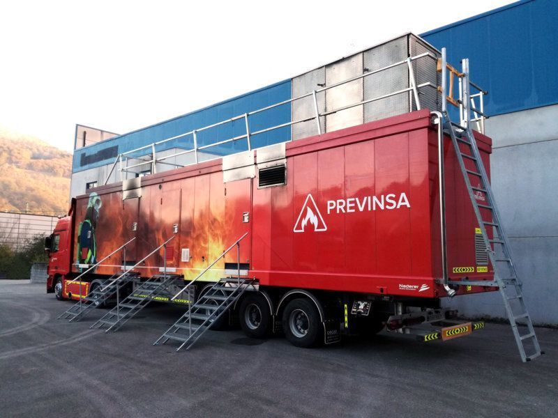 Unidad móvil de formación Fire Eagle Pro. unidad desplegada.