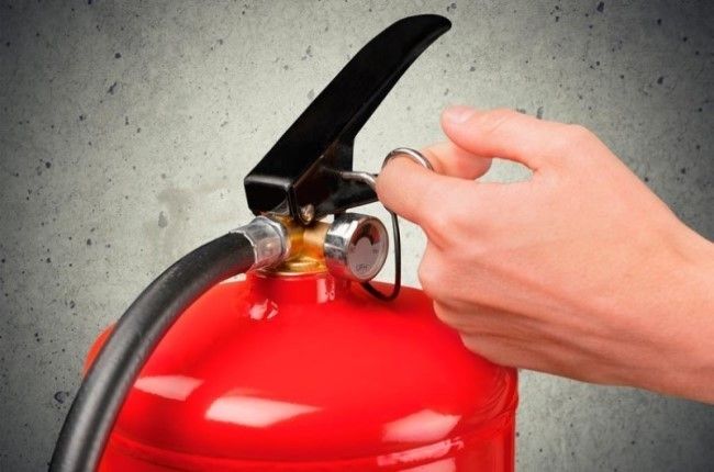 Cómo utilizar un extintor en caso de incendio 5 como usar un extintor paso a paso retirar anilla